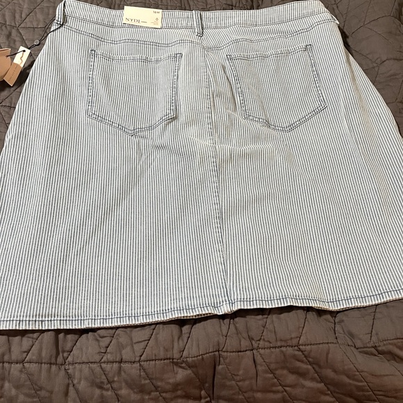 NYDJ 5 pocket skirt. Blue & white railroad striped. New with tags! Lift X Tech - Picture 3 of 3